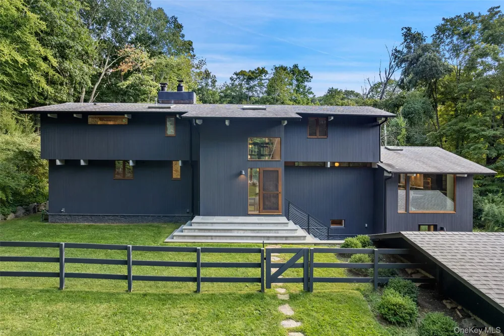 21 Black Spring Road Pound Ridge, NY 10576