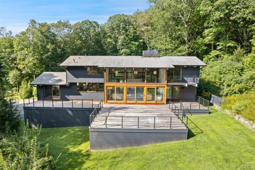 21 Black Spring Road Pound Ridge, NY 10576