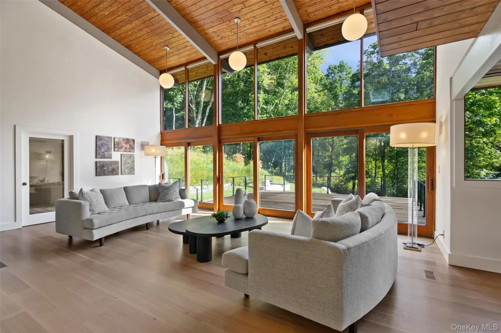 21 Black Spring Road Pound Ridge, NY 10576