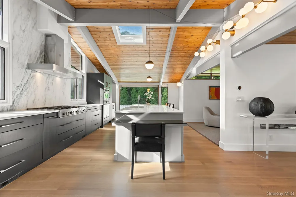 21 Black Spring Road Pound Ridge, NY 10576