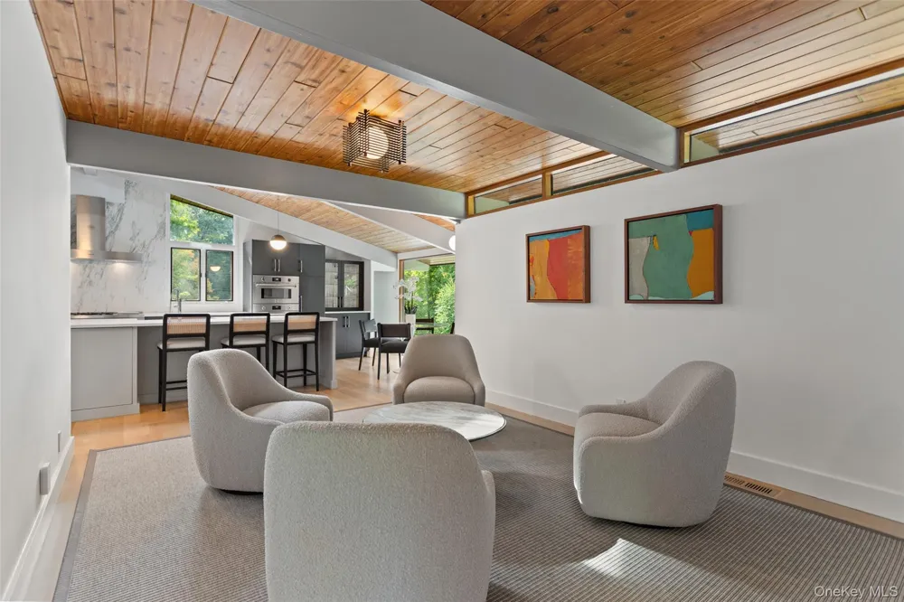 21 Black Spring Road Pound Ridge, NY 10576