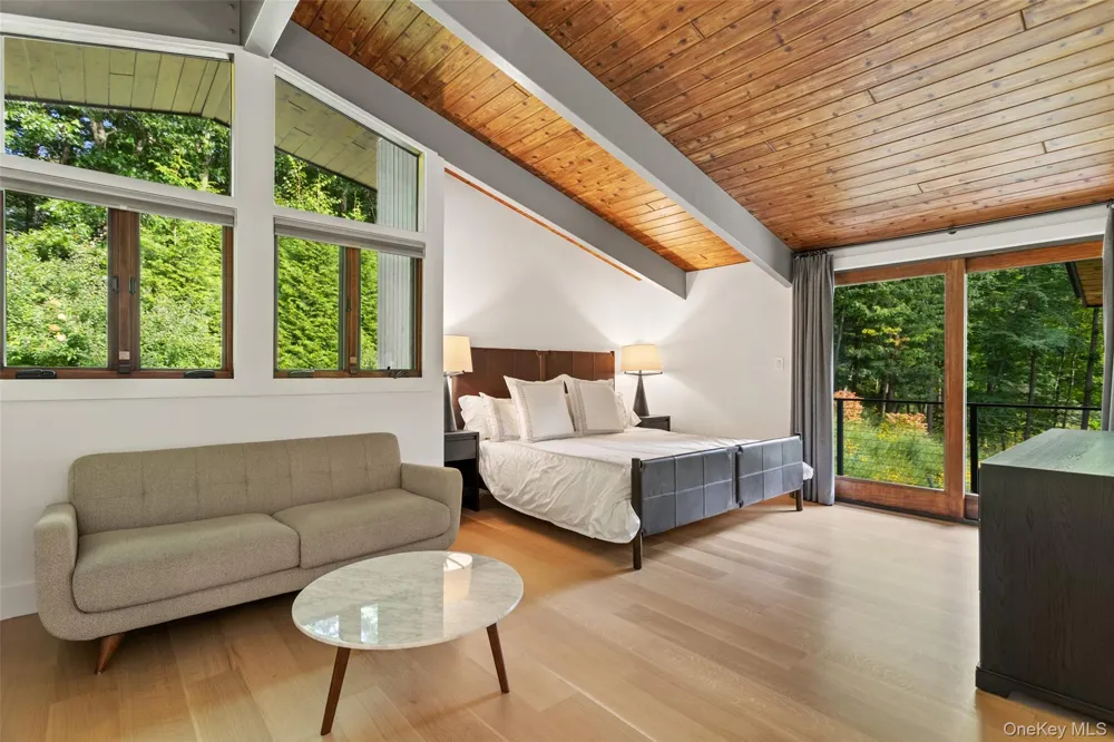 21 Black Spring Road Pound Ridge, NY 10576