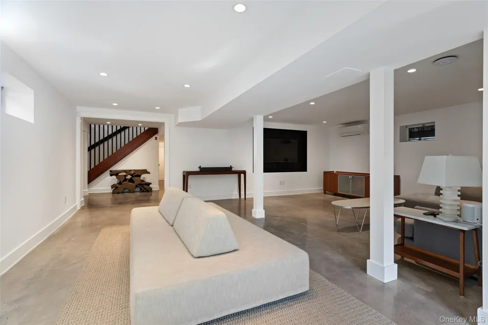 21 Black Spring Road Pound Ridge, NY 10576