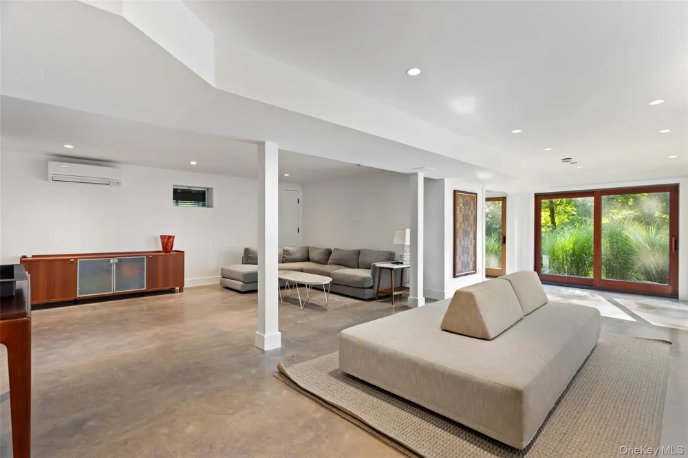 21 Black Spring Road Pound Ridge, NY 10576