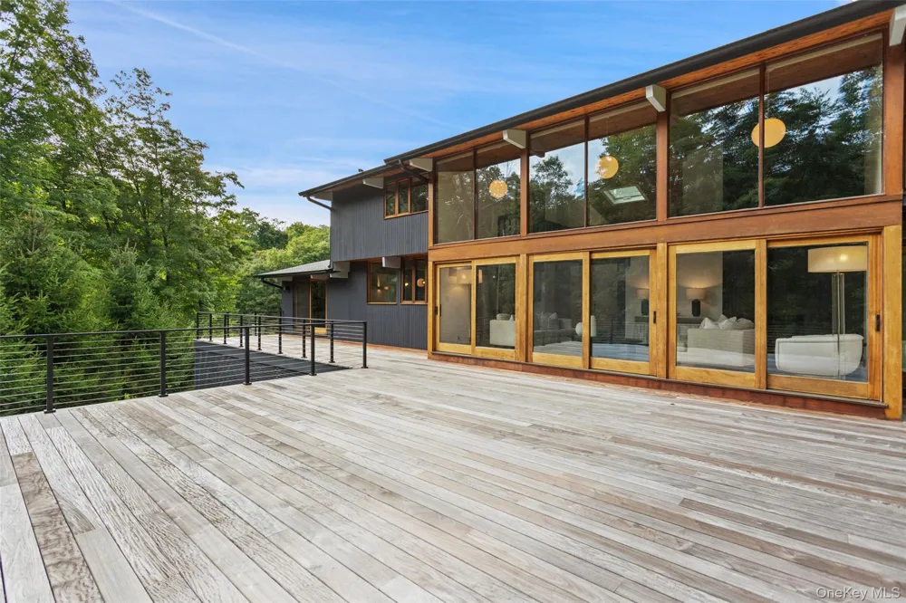 21 Black Spring Road Pound Ridge, NY 10576
