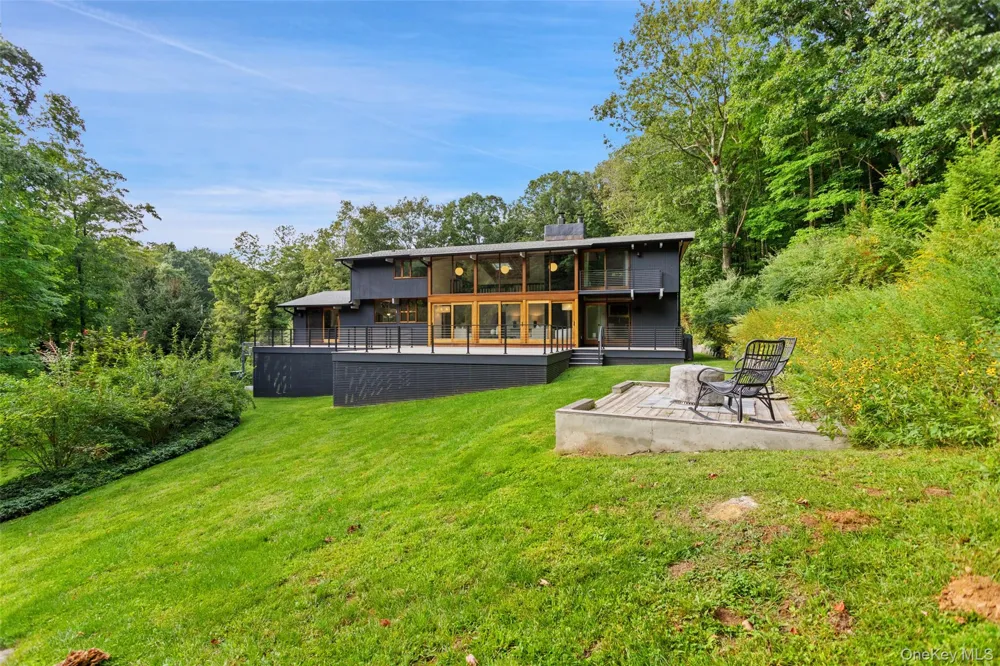21 Black Spring Road Pound Ridge, NY 10576