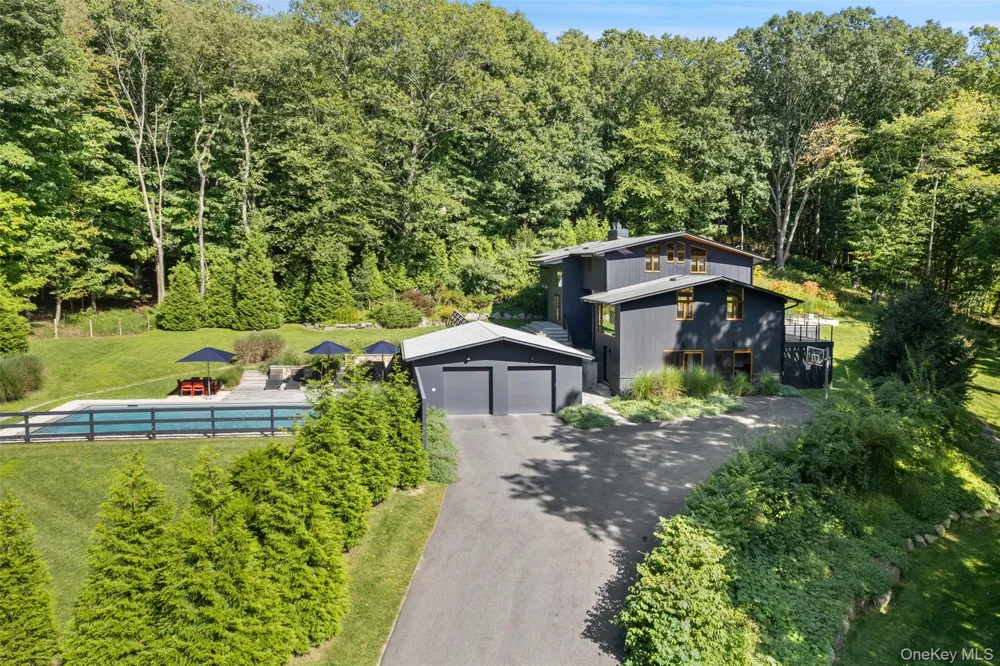 21 Black Spring Road Pound Ridge, NY 10576