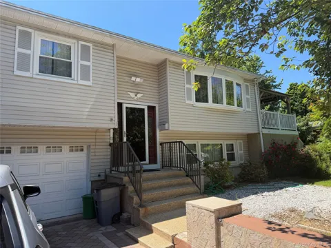 11 De Clark Place