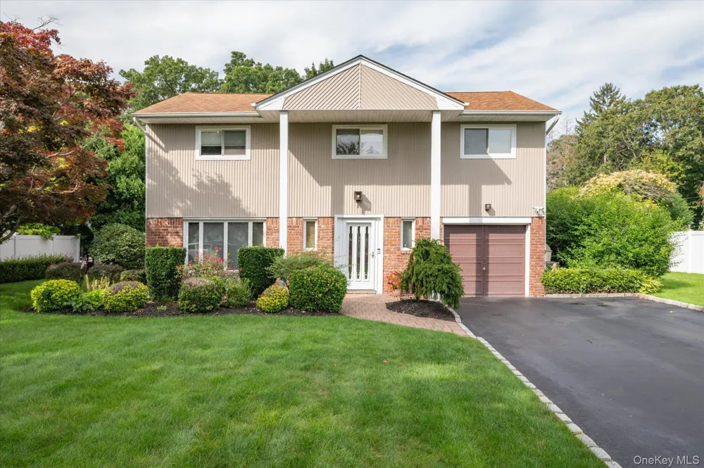 10 Klaibar Lane East Northport, NY 11731