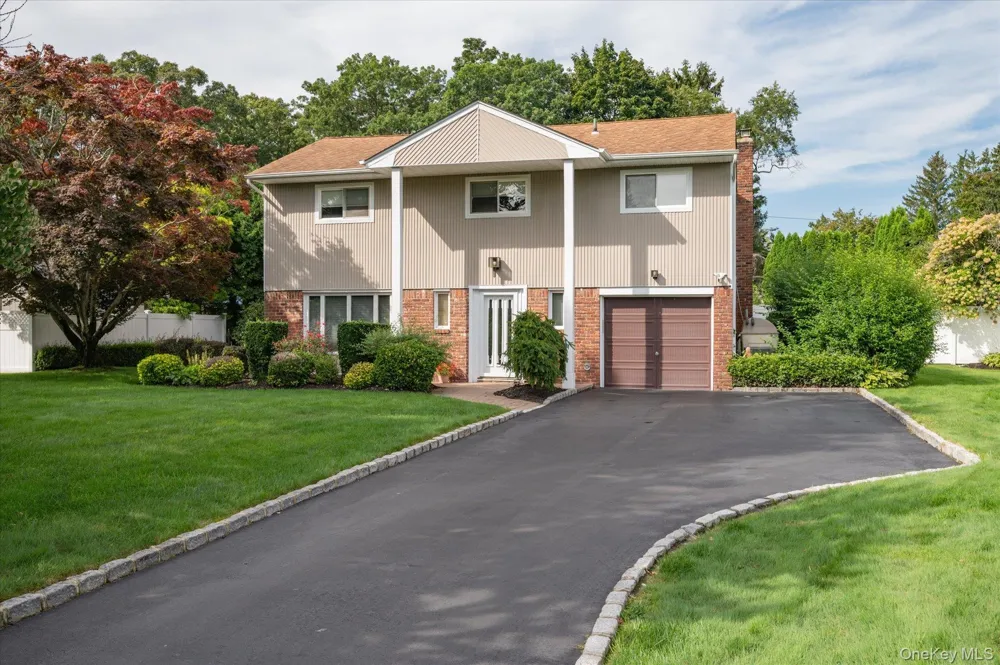 10 Klaibar Lane East Northport, NY 11731
