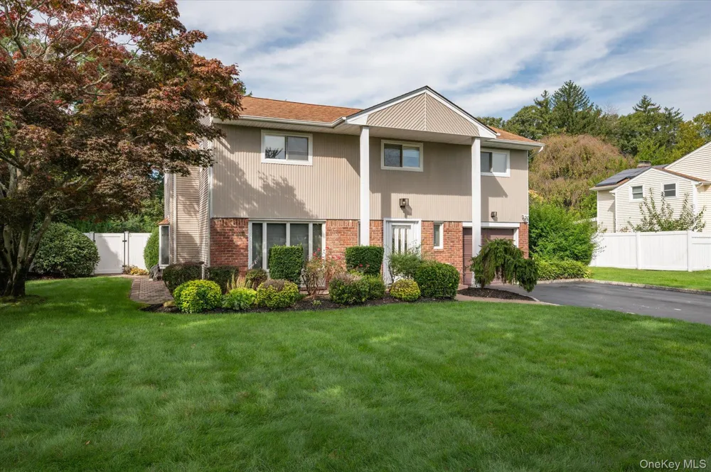 10 Klaibar Lane East Northport, NY 11731