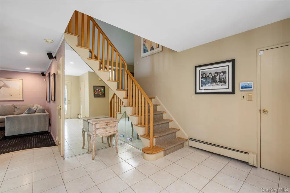 10 Klaibar Lane East Northport, NY 11731