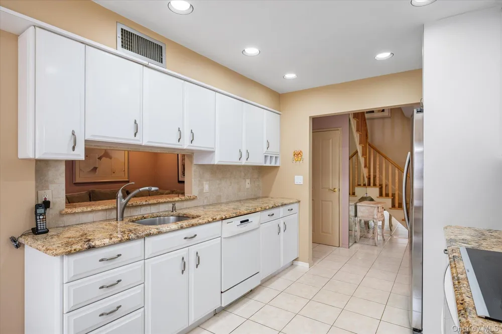 10 Klaibar Lane East Northport, NY 11731
