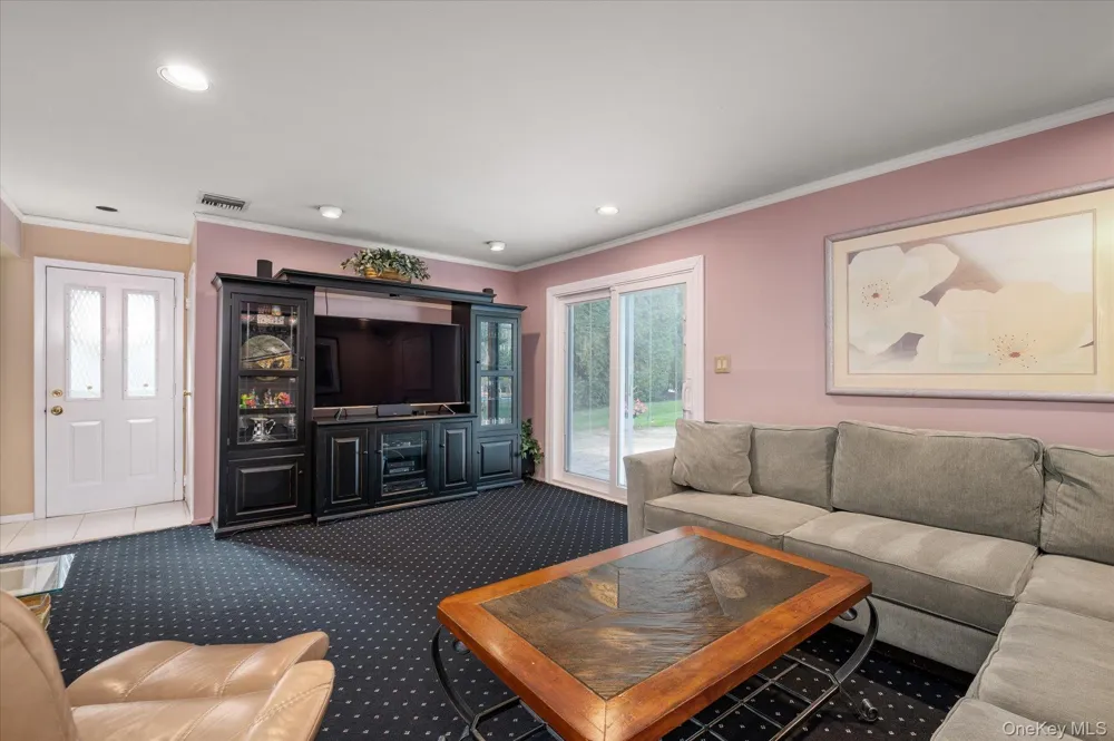 10 Klaibar Lane East Northport, NY 11731