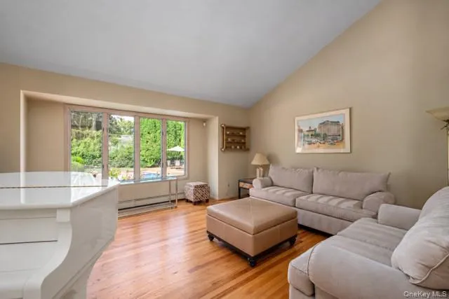 10 Klaibar Lane East Northport, NY 11731