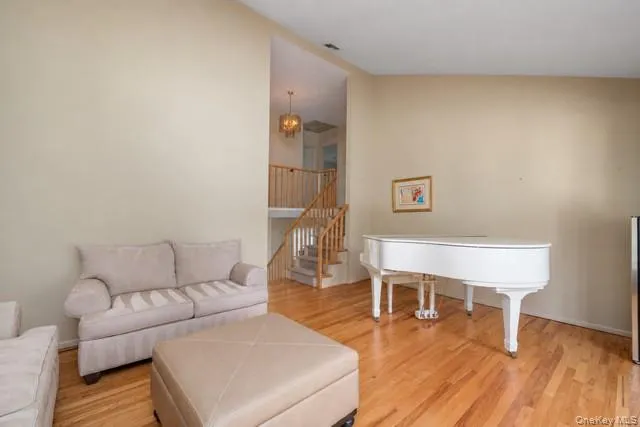 10 Klaibar Lane East Northport, NY 11731
