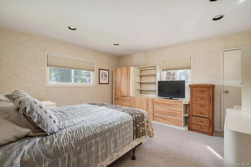 10 Klaibar Lane East Northport, NY 11731