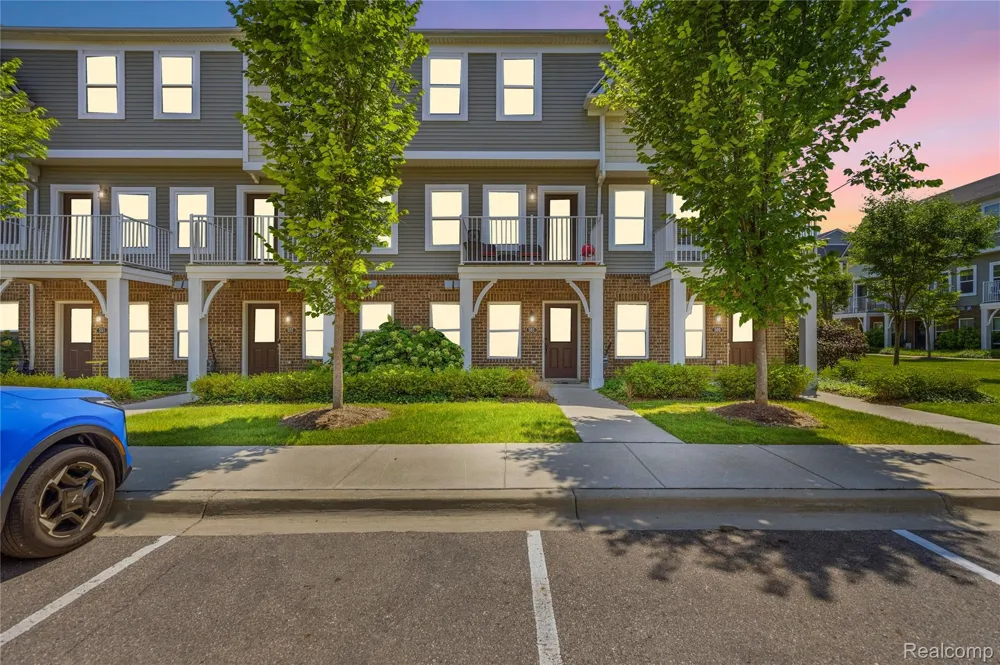 561 Parkdale Lane Ferndale City, MI 48220