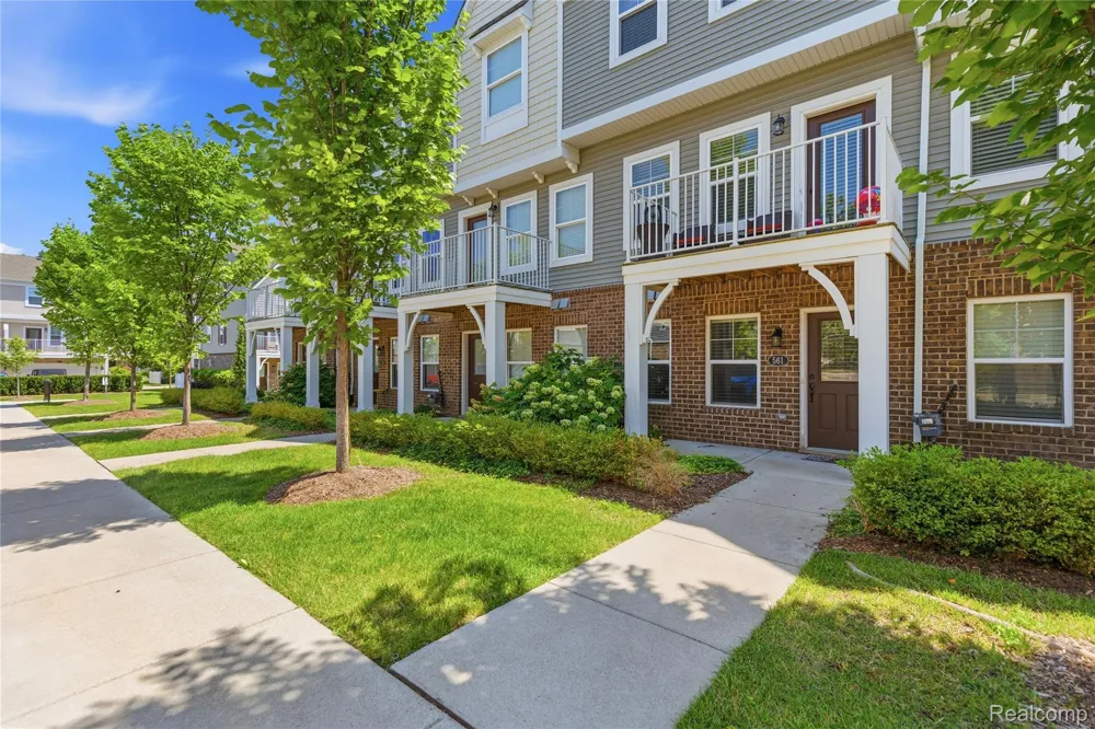 561 Parkdale Lane Ferndale City, MI 48220
