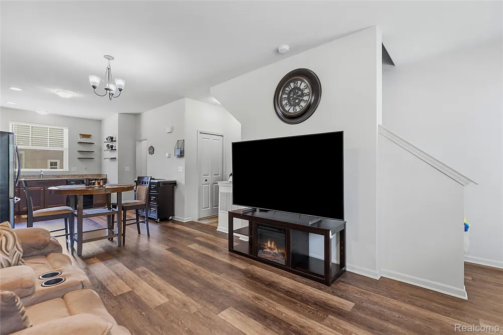 561 Parkdale Lane Ferndale City, MI 48220