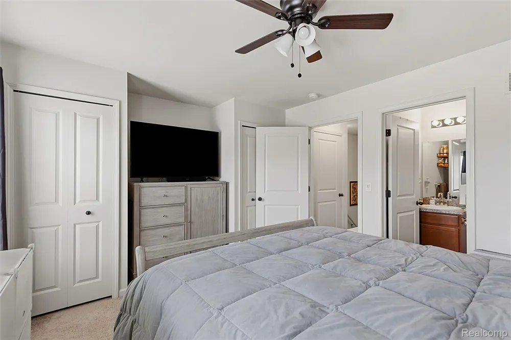 561 Parkdale Lane Ferndale City, MI 48220