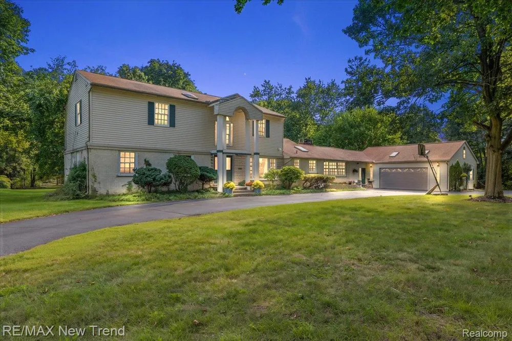 1450 Lenox Road Bloomfield Charter Township, MI 48304
