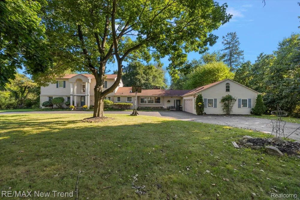 1450 Lenox Road Bloomfield Charter Township, MI 48304