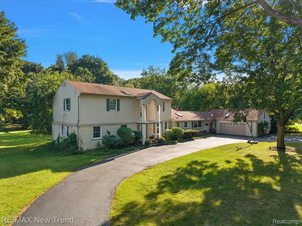 1450 Lenox Road Bloomfield Charter Township, MI 48304