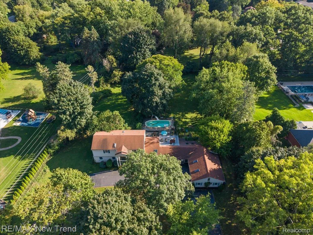 1450 Lenox Road Bloomfield Charter Township, MI 48304