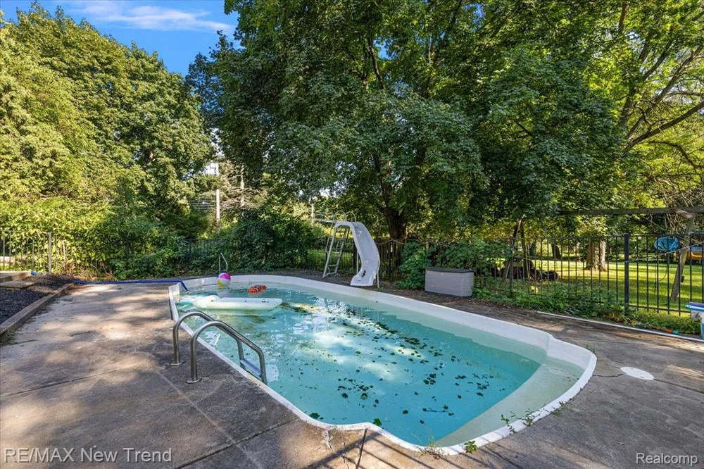 1450 Lenox Road Bloomfield Charter Township, MI 48304