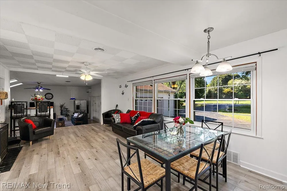 1450 Lenox Road Bloomfield Charter Township, MI 48304