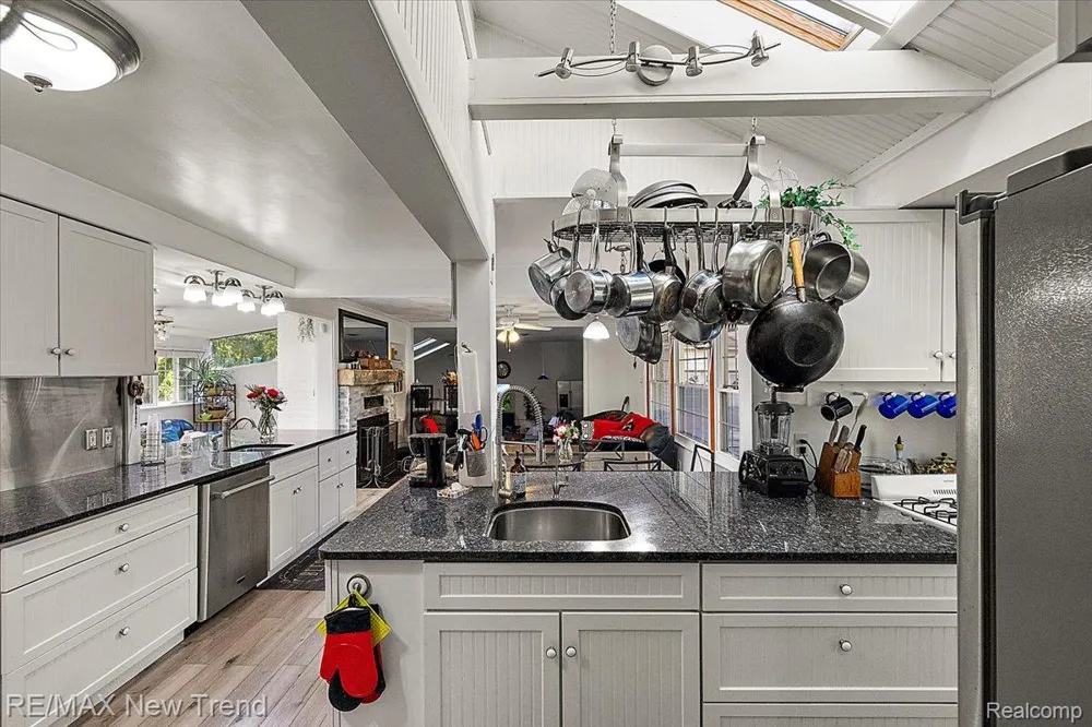 1450 Lenox Road Bloomfield Charter Township, MI 48304