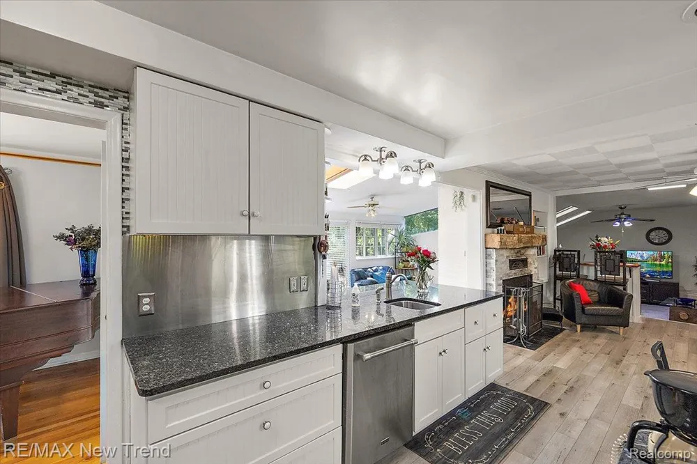 1450 Lenox Road Bloomfield Charter Township, MI 48304