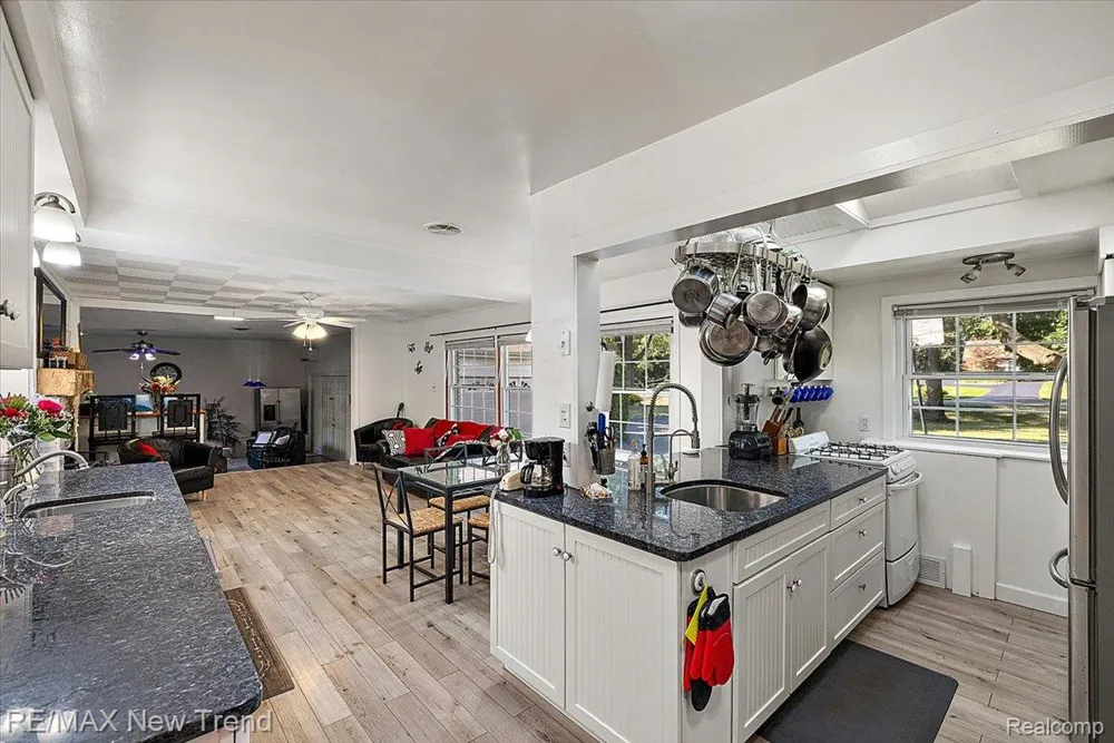 1450 Lenox Road Bloomfield Charter Township, MI 48304