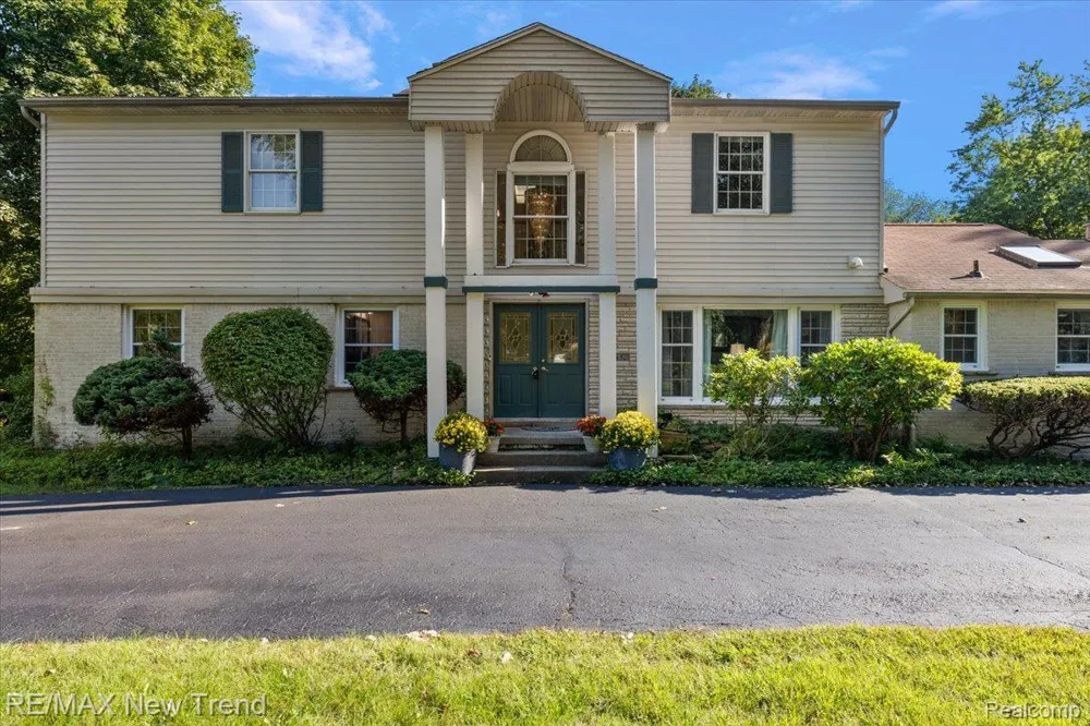 1450 Lenox Road Bloomfield Charter Township, MI 48304