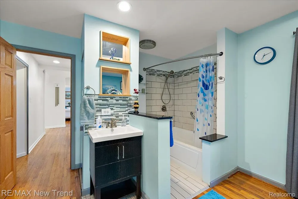 1450 Lenox Road Bloomfield Charter Township, MI 48304