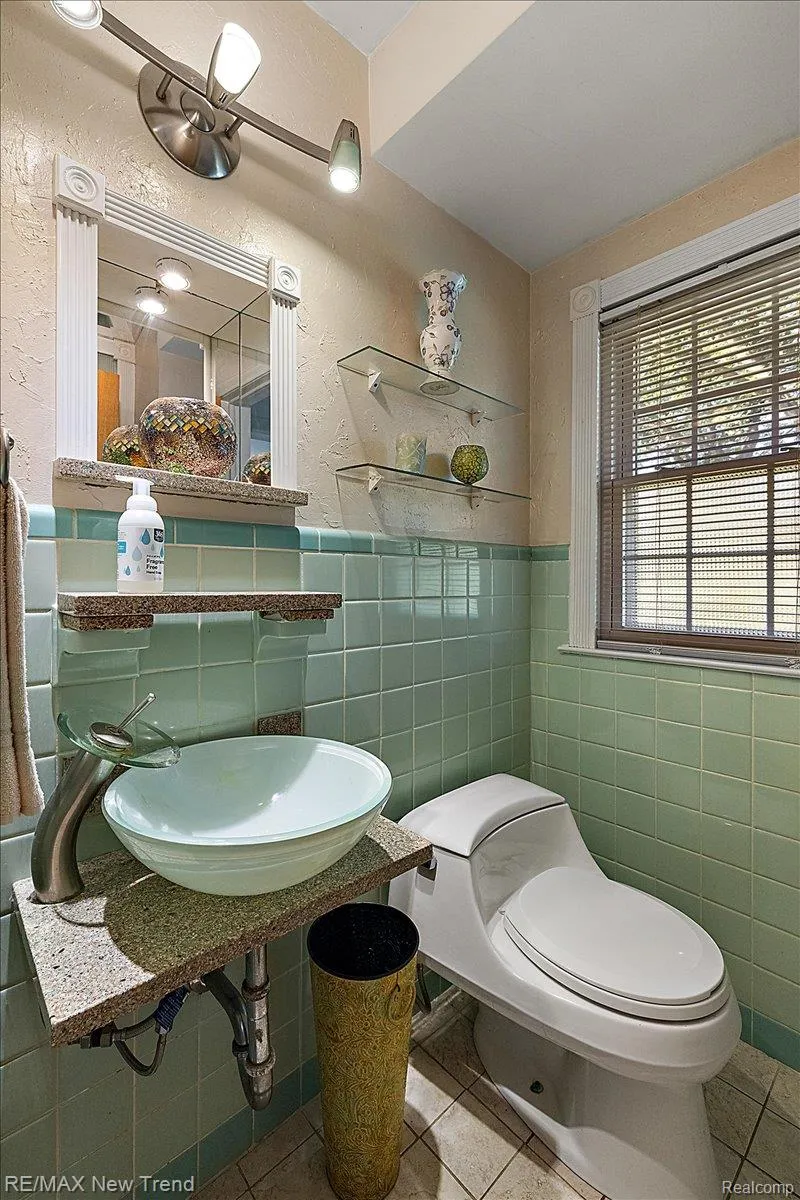 1450 Lenox Road Bloomfield Charter Township, MI 48304