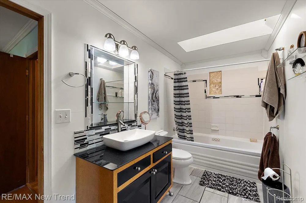1450 Lenox Road Bloomfield Charter Township, MI 48304