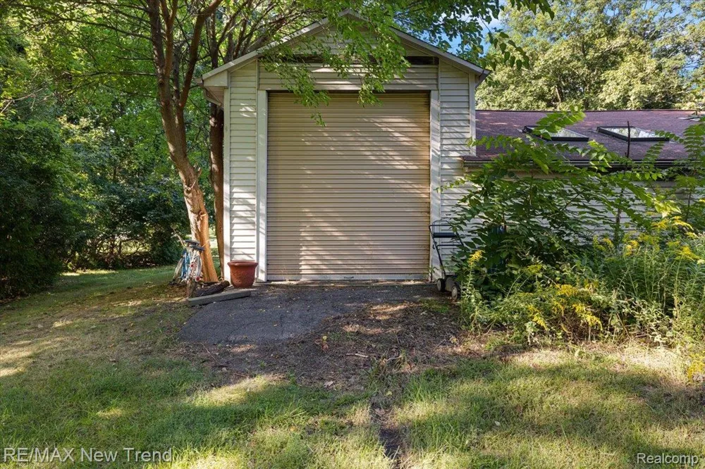 1450 Lenox Road Bloomfield Charter Township, MI 48304