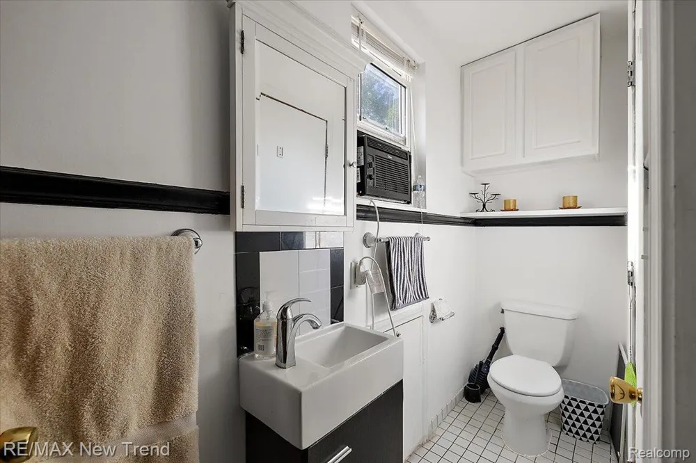 1450 Lenox Road Bloomfield Charter Township, MI 48304