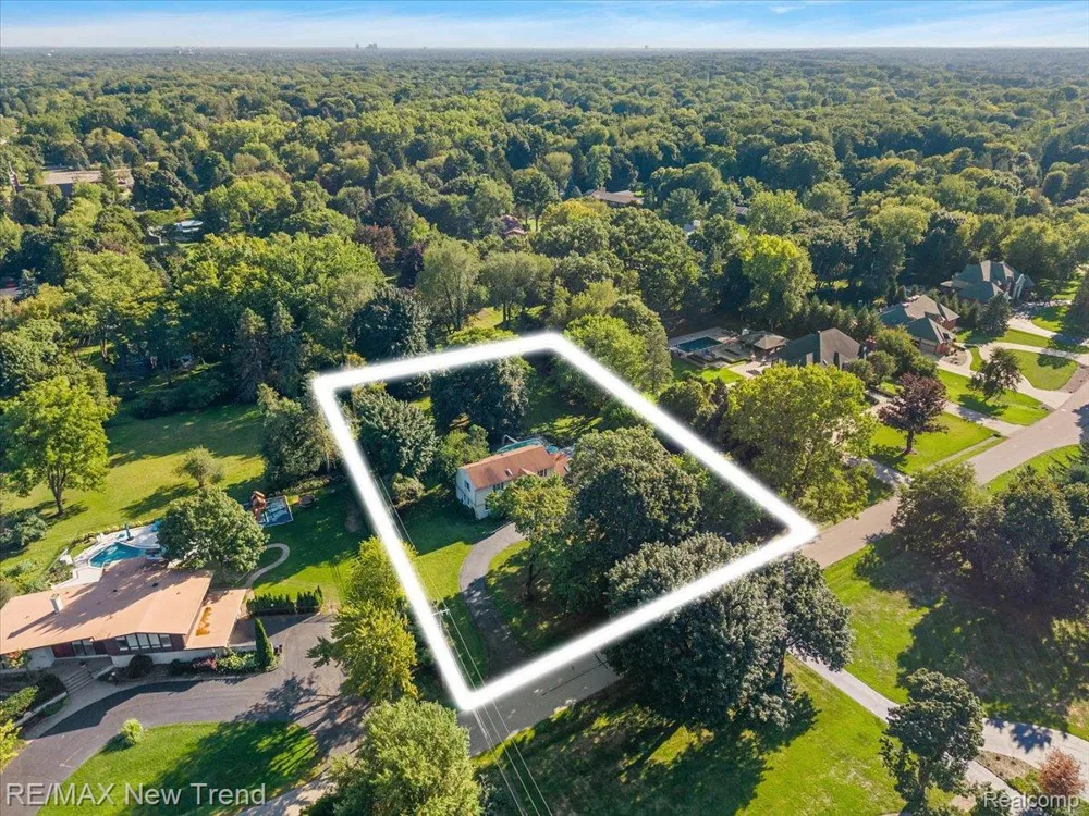 1450 Lenox Road Bloomfield Charter Township, MI 48304
