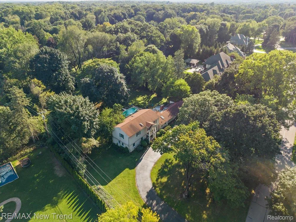 1450 Lenox Road Bloomfield Charter Township, MI 48304