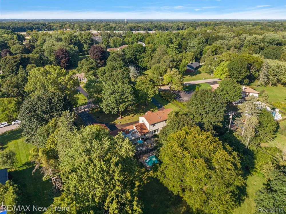 1450 Lenox Road Bloomfield Charter Township, MI 48304