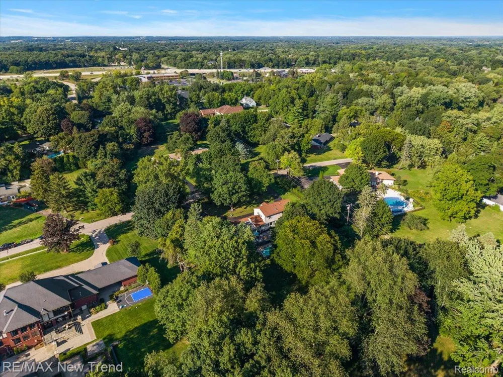 1450 Lenox Road Bloomfield Charter Township, MI 48304