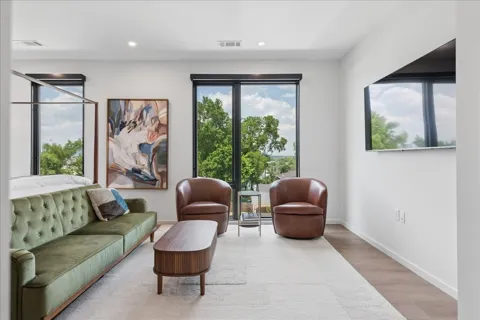 500 Merritt Ave #309