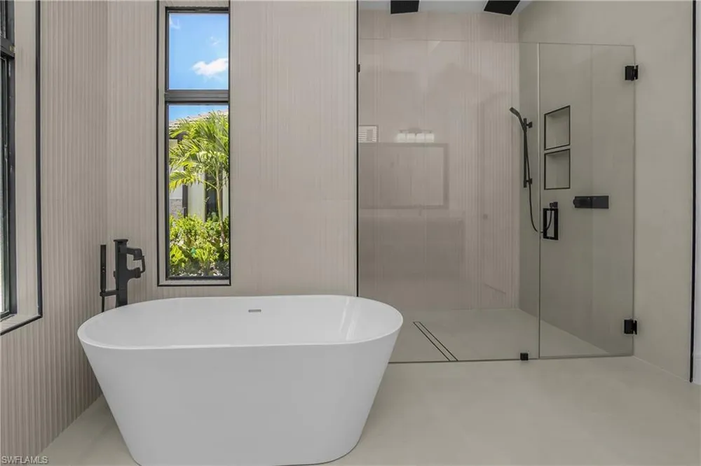 14318 Charthouse Circle Naples, FL 34114