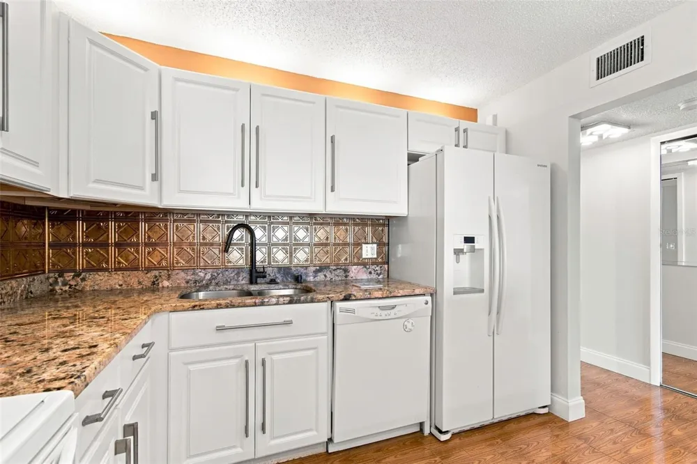 7700 SUN ISLAND DRIVE S #202 South Pasadena, FL 33707