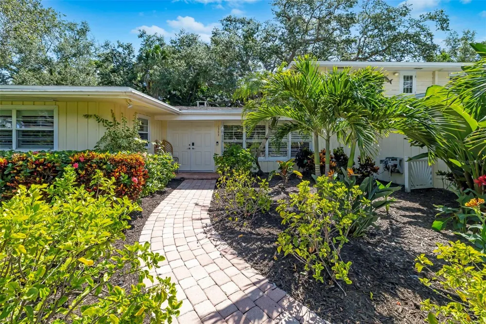 6343 HOLLYWOOD BOULEVARD Sarasota, FL 34231
