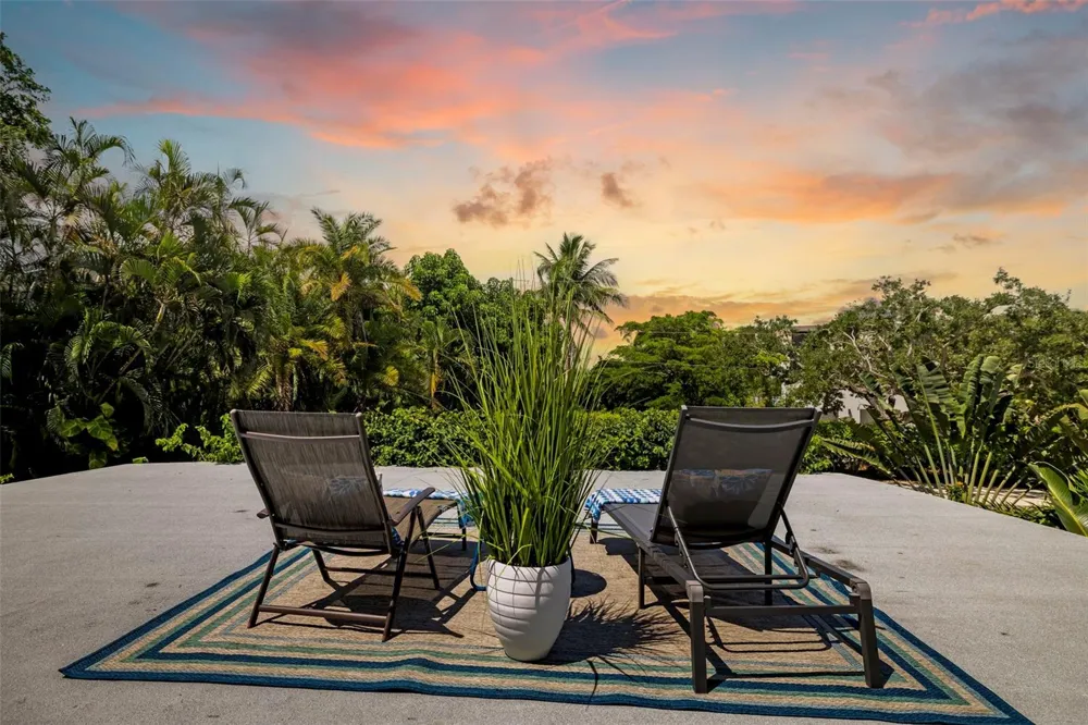 6343 HOLLYWOOD BOULEVARD Sarasota, FL 34231