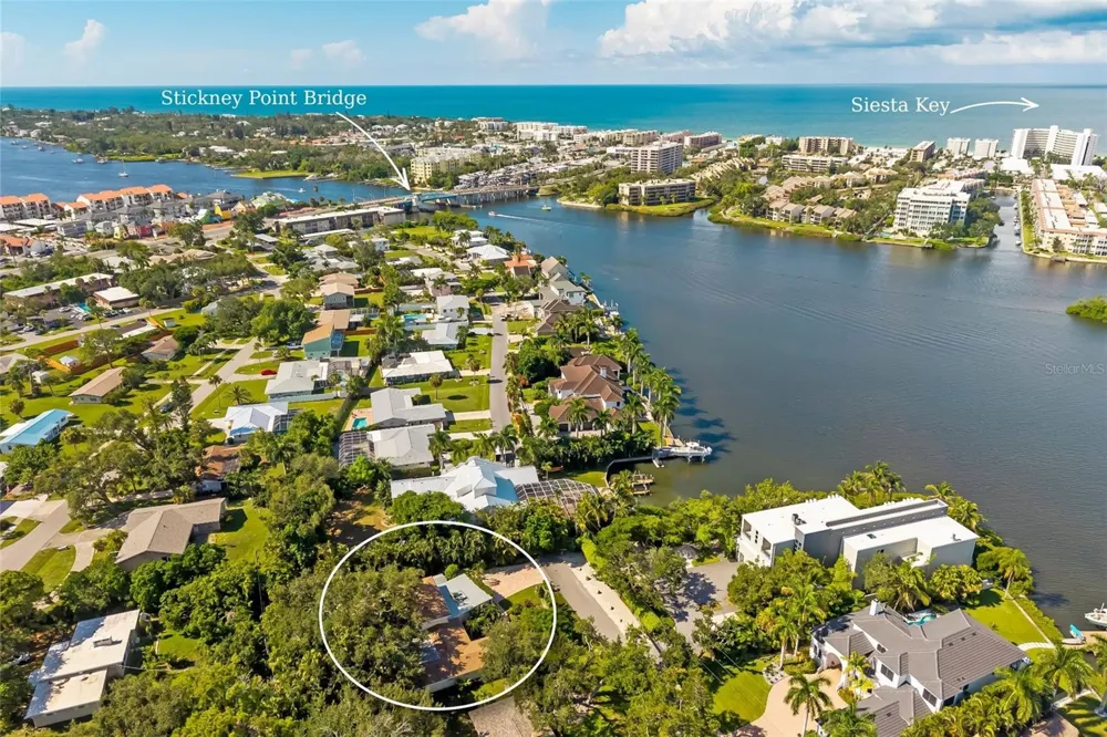 6343 HOLLYWOOD BOULEVARD Sarasota, FL 34231